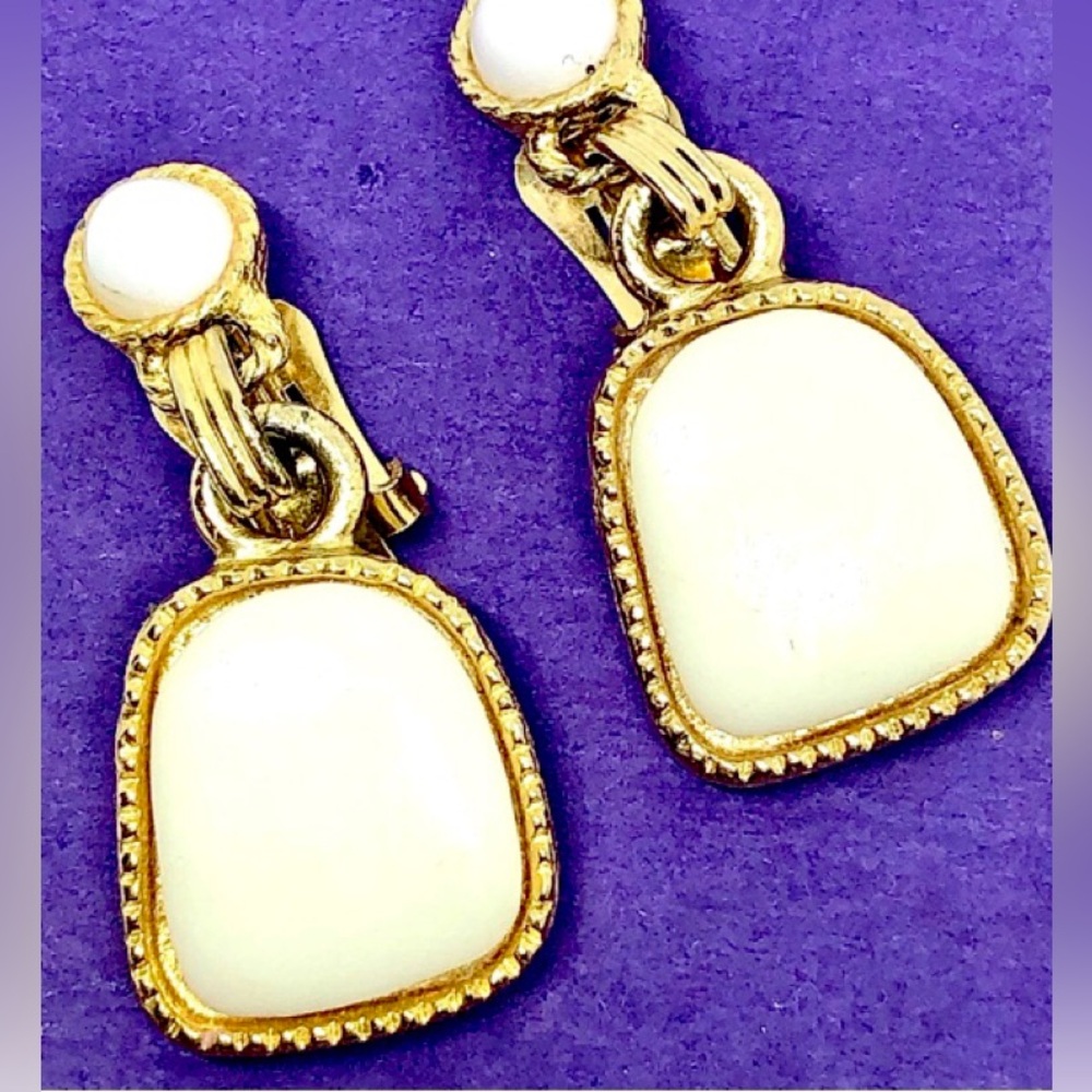 Vintage Cream White Resin Gem Asymmetric Geometric Door Knocker Clip On Earrings